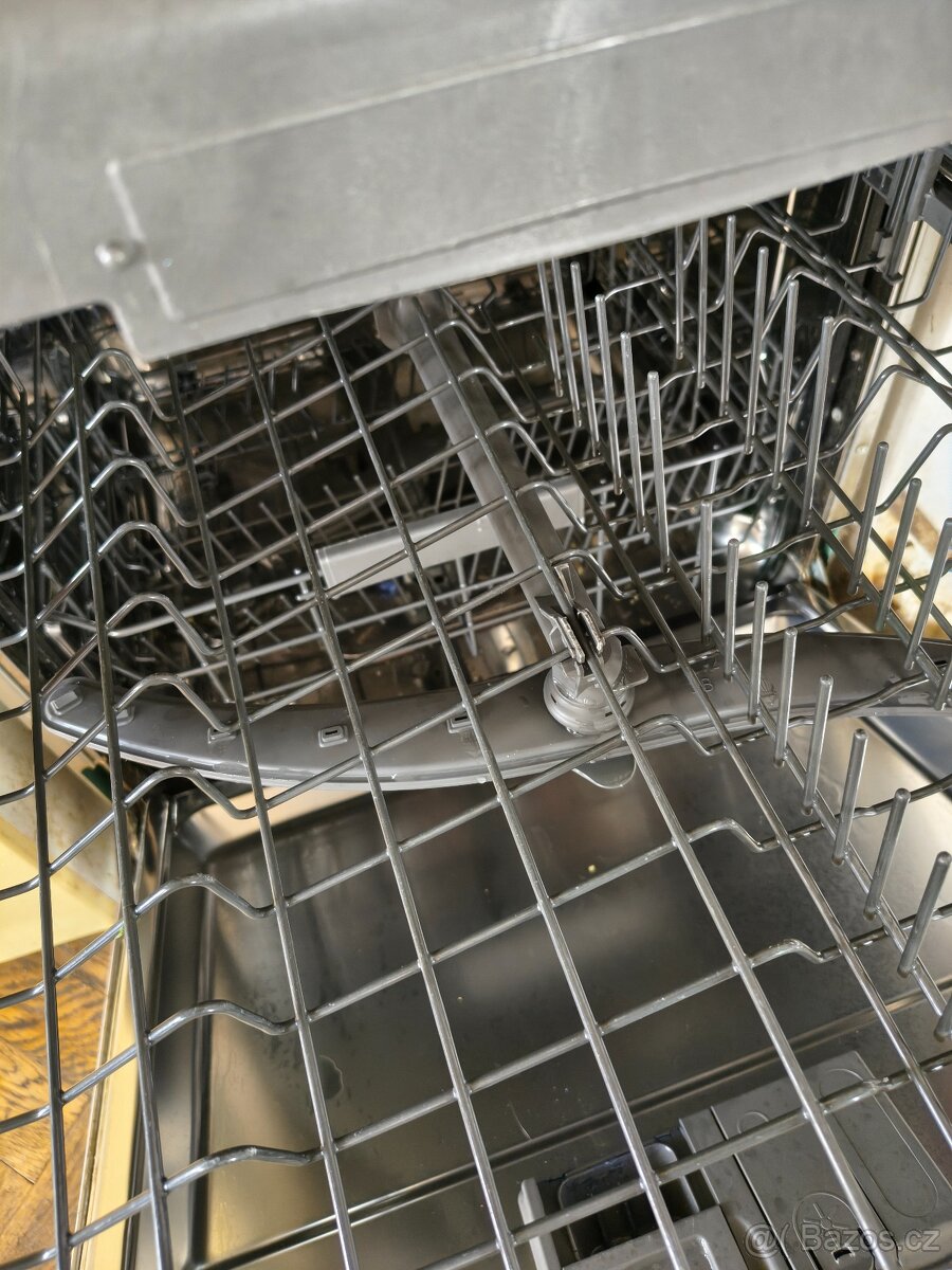 Myčka Whirlpool siroka - 3