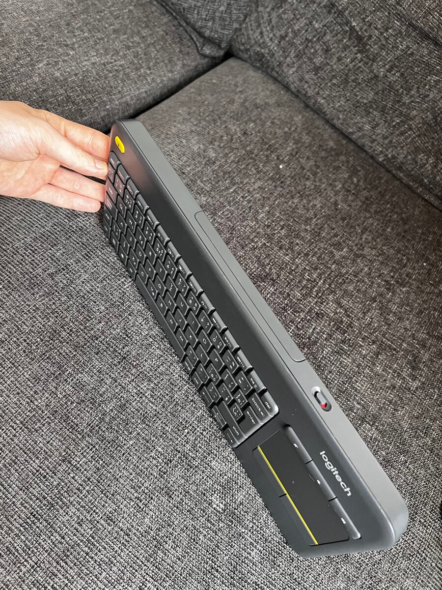 Logitech K400 Plus - Bezdrátová klávesnice s touchpadem - 3
