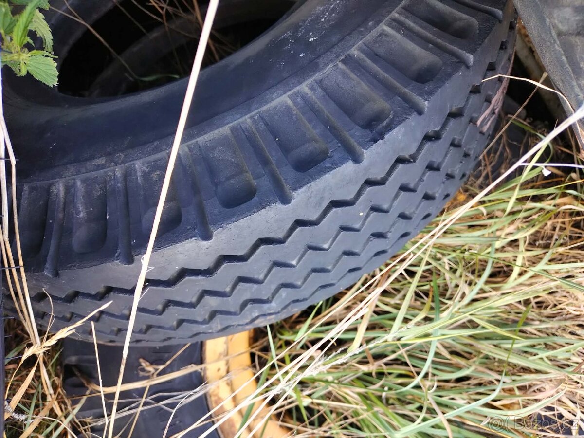 Pneu 12,5/80 - 18 a 8,25-15 - 3