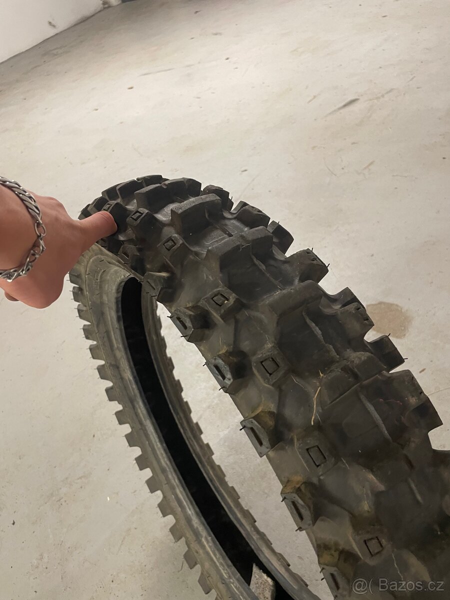 Enduro/motocross pneu