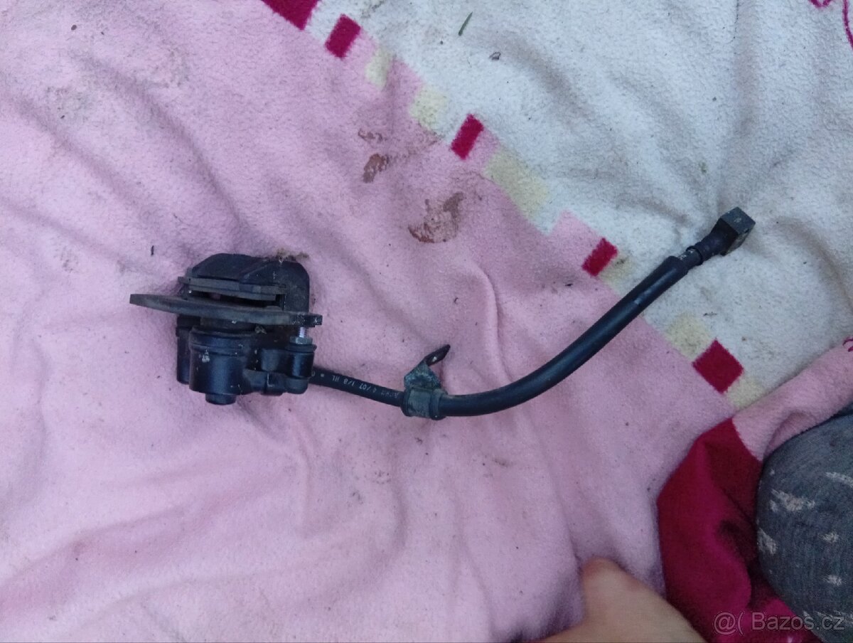 2008 Suzuki burgman 200 zadní třmen - 3