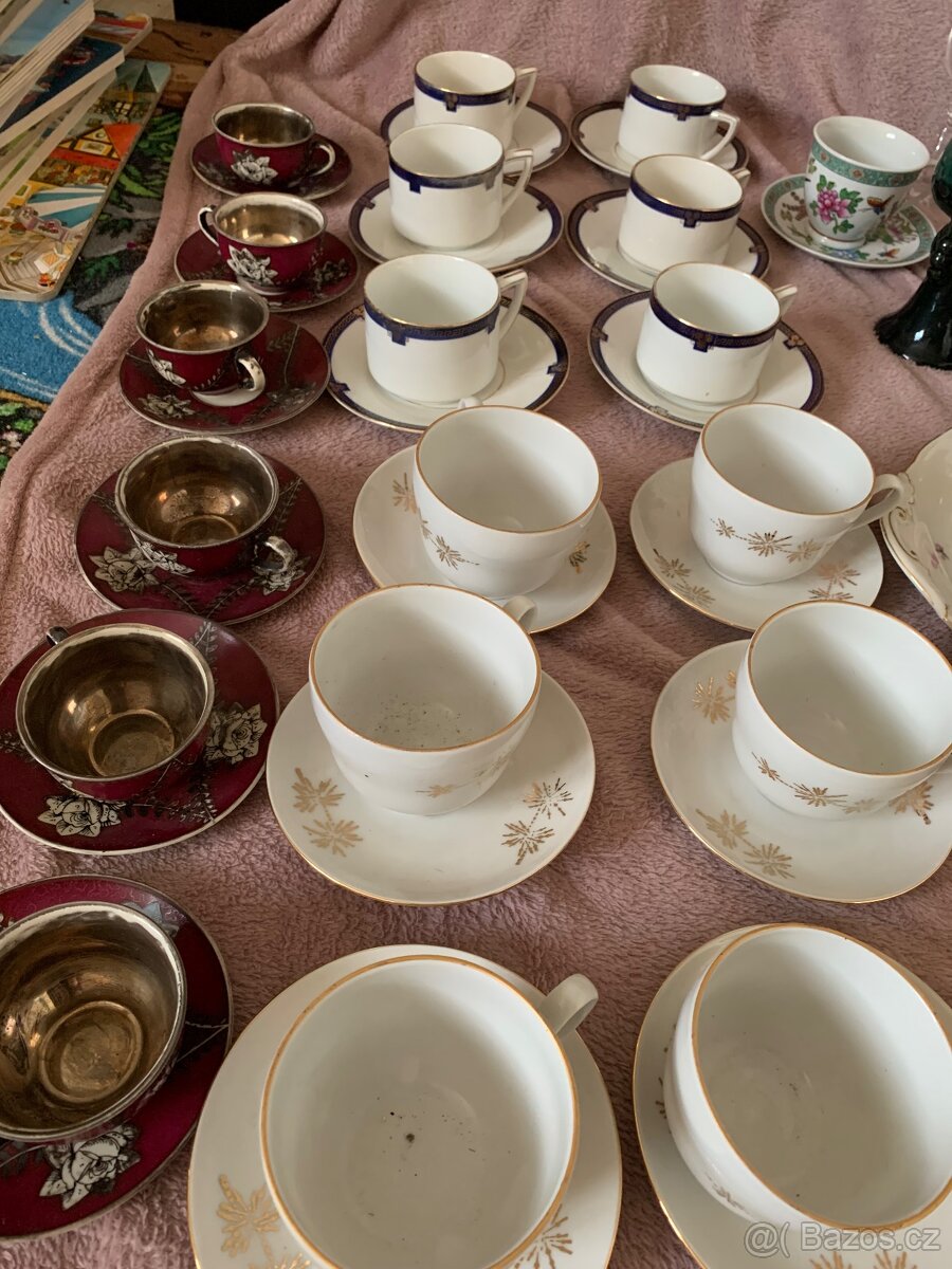 Úklid půdy 1: hrnečky, konvice, skleničky - 3