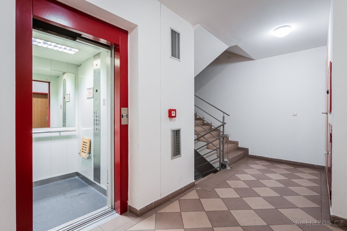 Garážového stání Husitská - Žižkov - 3