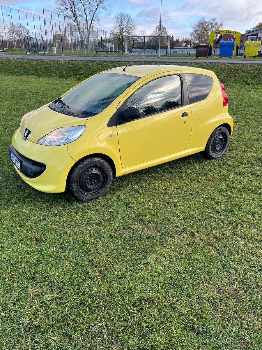 Peugeot 107 1.0i 50kw 2006 100 tis najeto stk 4/27 - 3