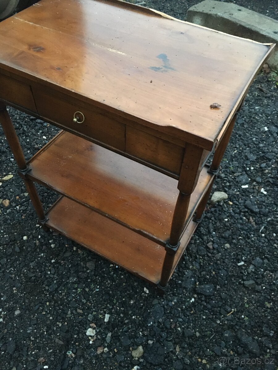 Starozitny stolek se suplikem - 3