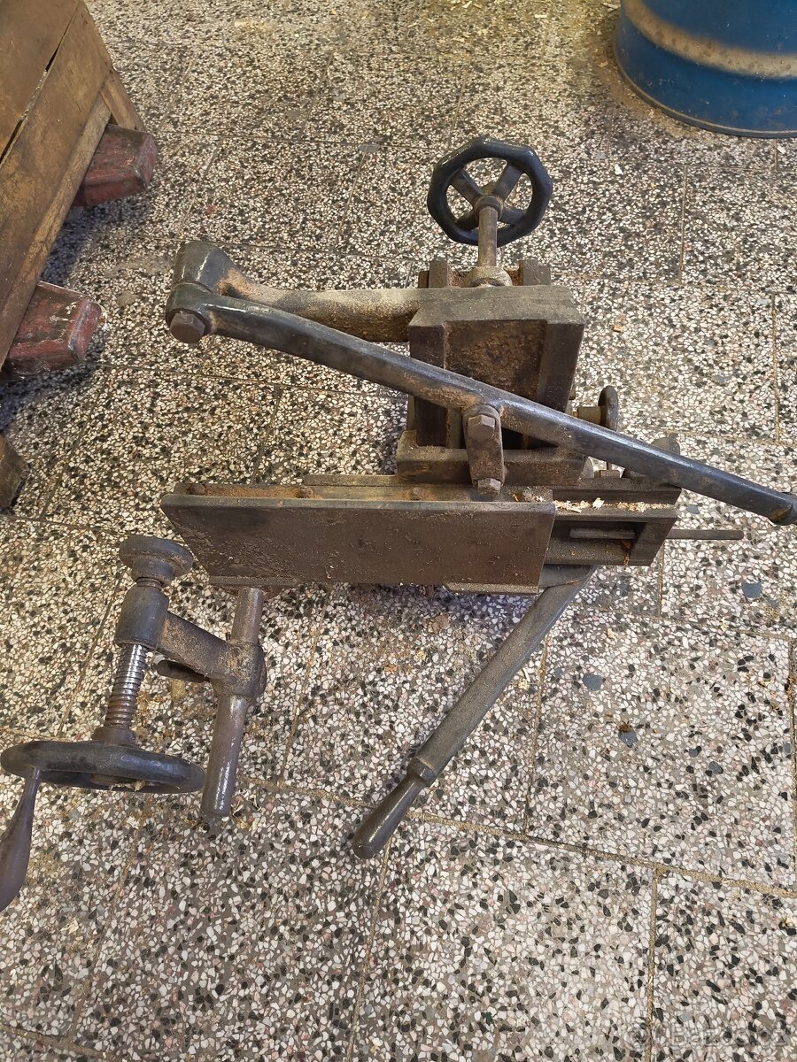 Hoblovka s pilou a dlabačkou - 3