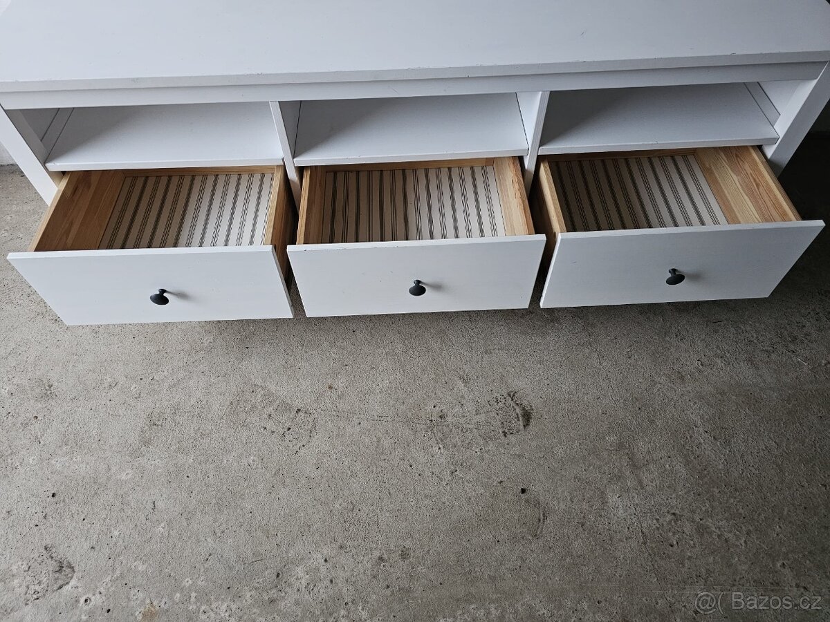 IKEA HEMNES tv stolek - bílé mořidlo - 3