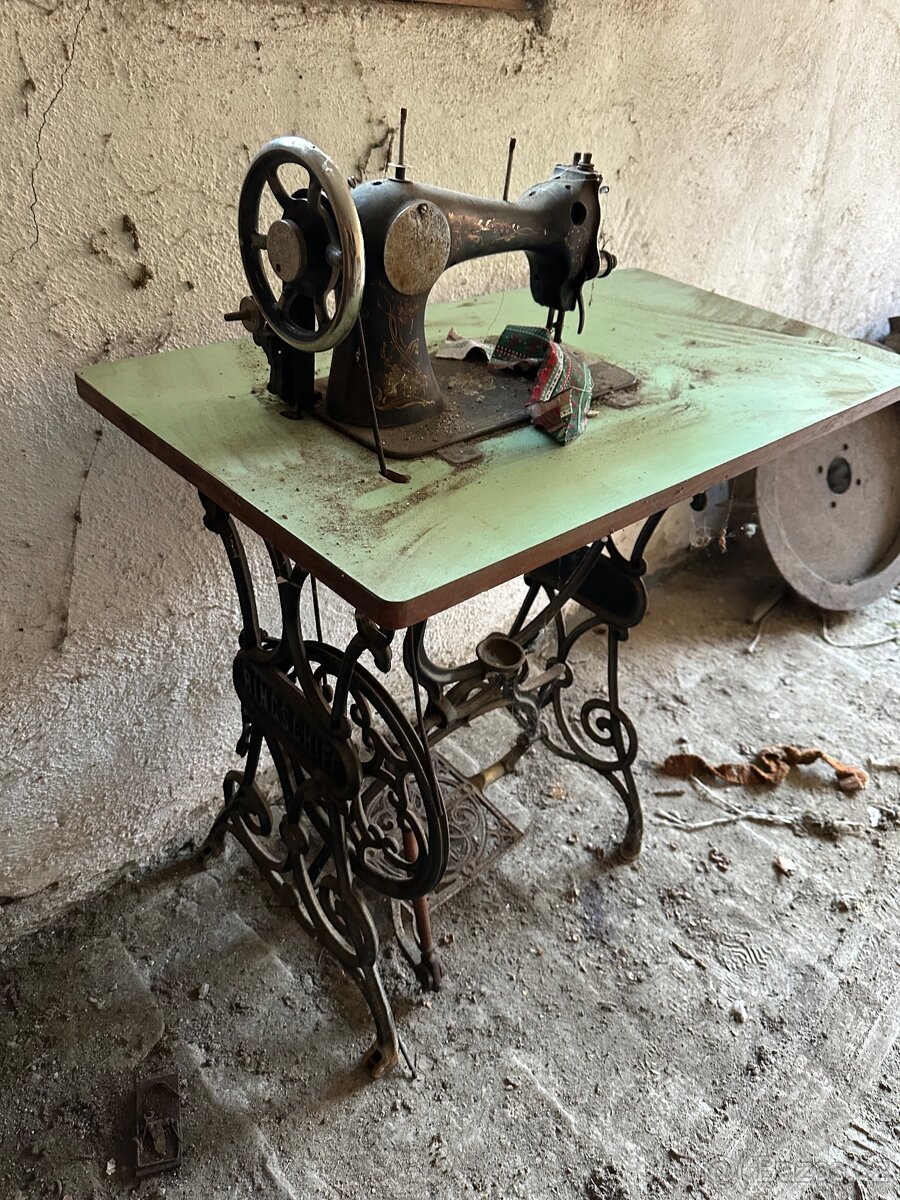 Starší šicí stroje - 3