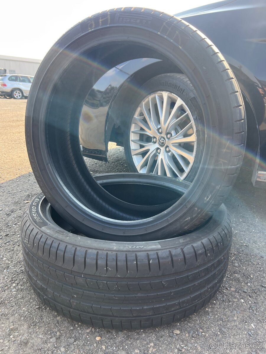 225/40R19 - 3