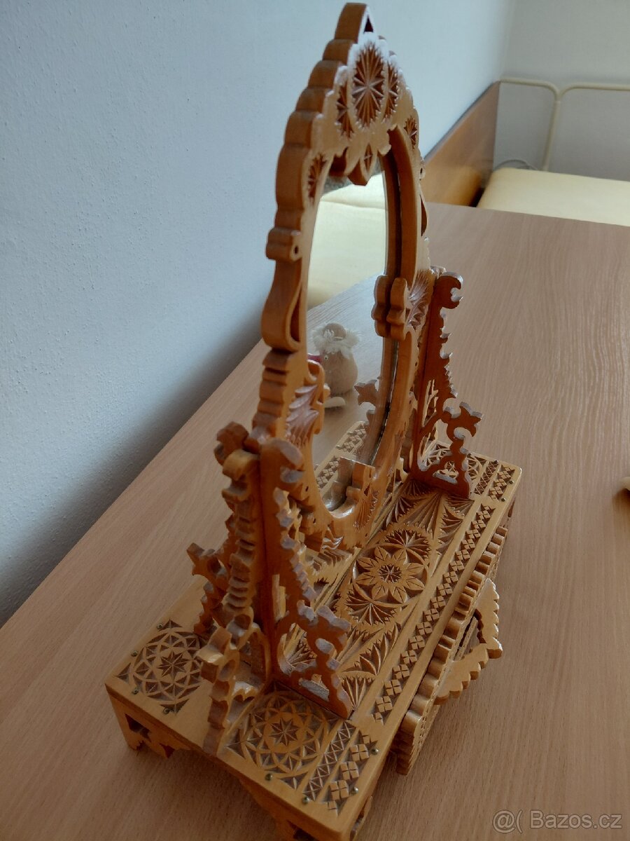 Toaletka nebo šperkovnice - 3