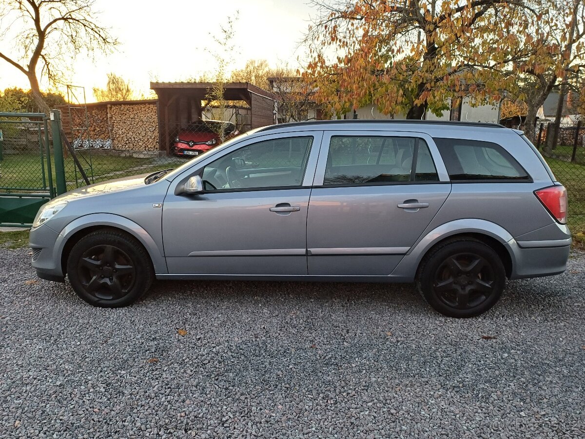 Benzínová Opel Astra 1.8 ..16V Tempomat - 3
