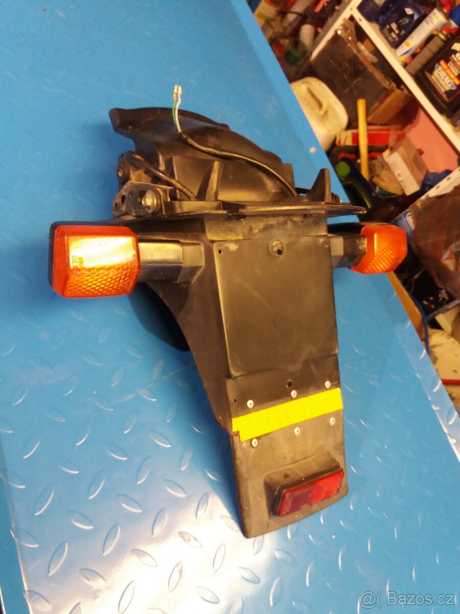 Honda CBR 1000f sc21 zadní plast, "zástěrka". - 3