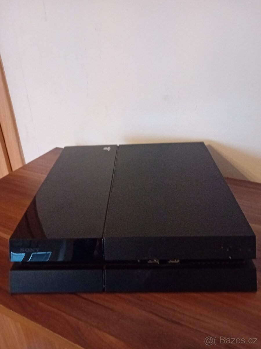 Prodám Playstation4 - 3