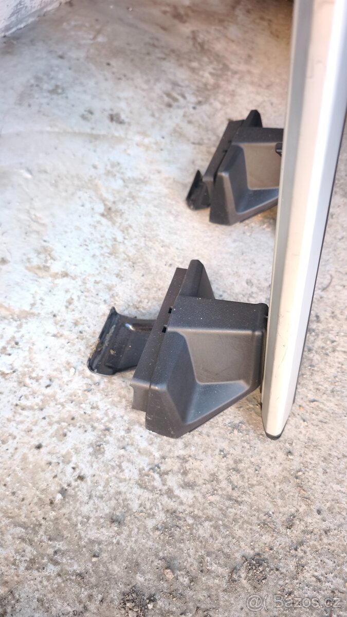 thule wingbar na Corollu - 3