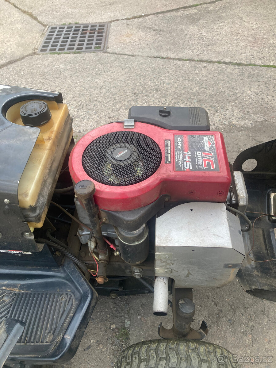 Prodám zahradní traktor,značky Murray - 3