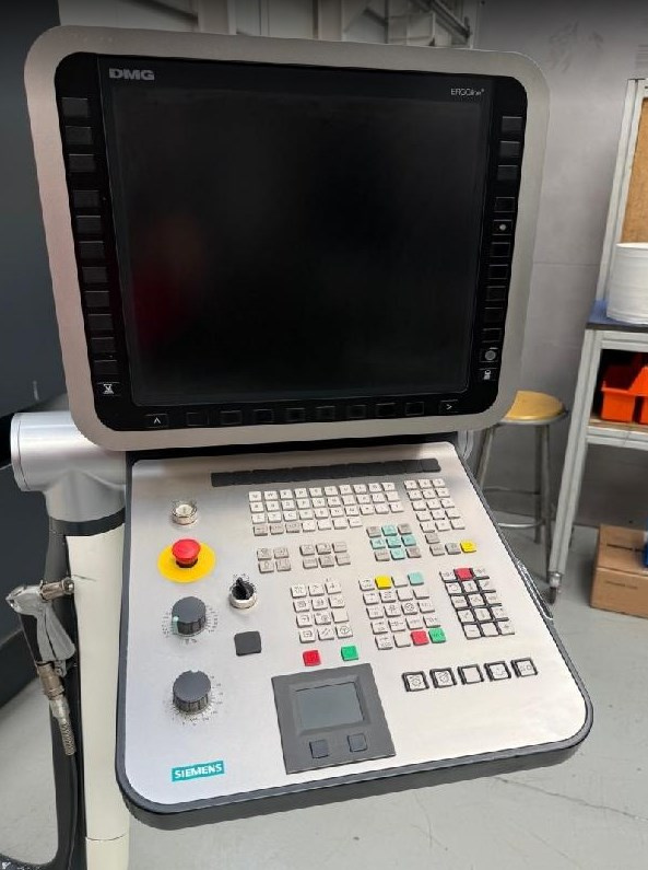 Obráběcí centra - pětiosá DMF 260 - 3