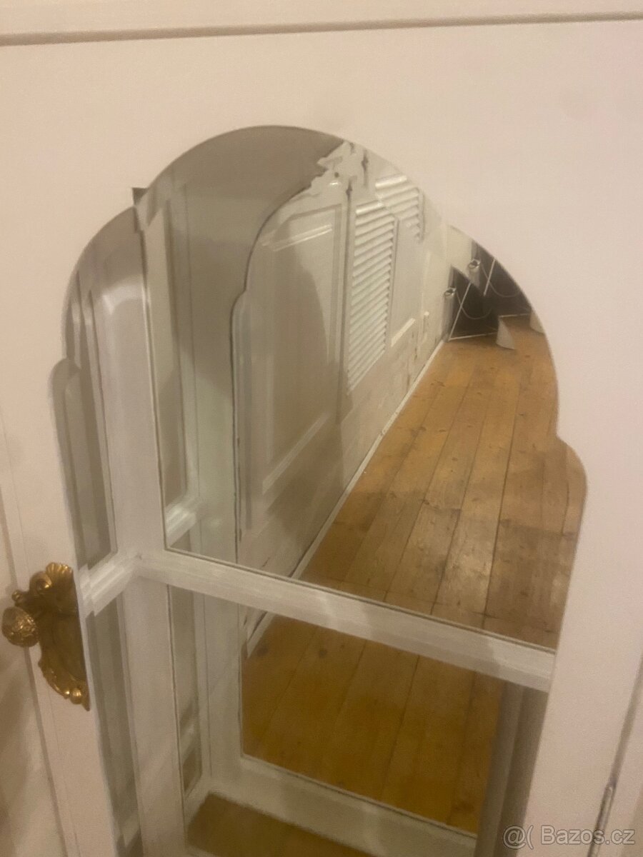 Umělecká závěsná vitrína s historickým fazetovým sklem - 3