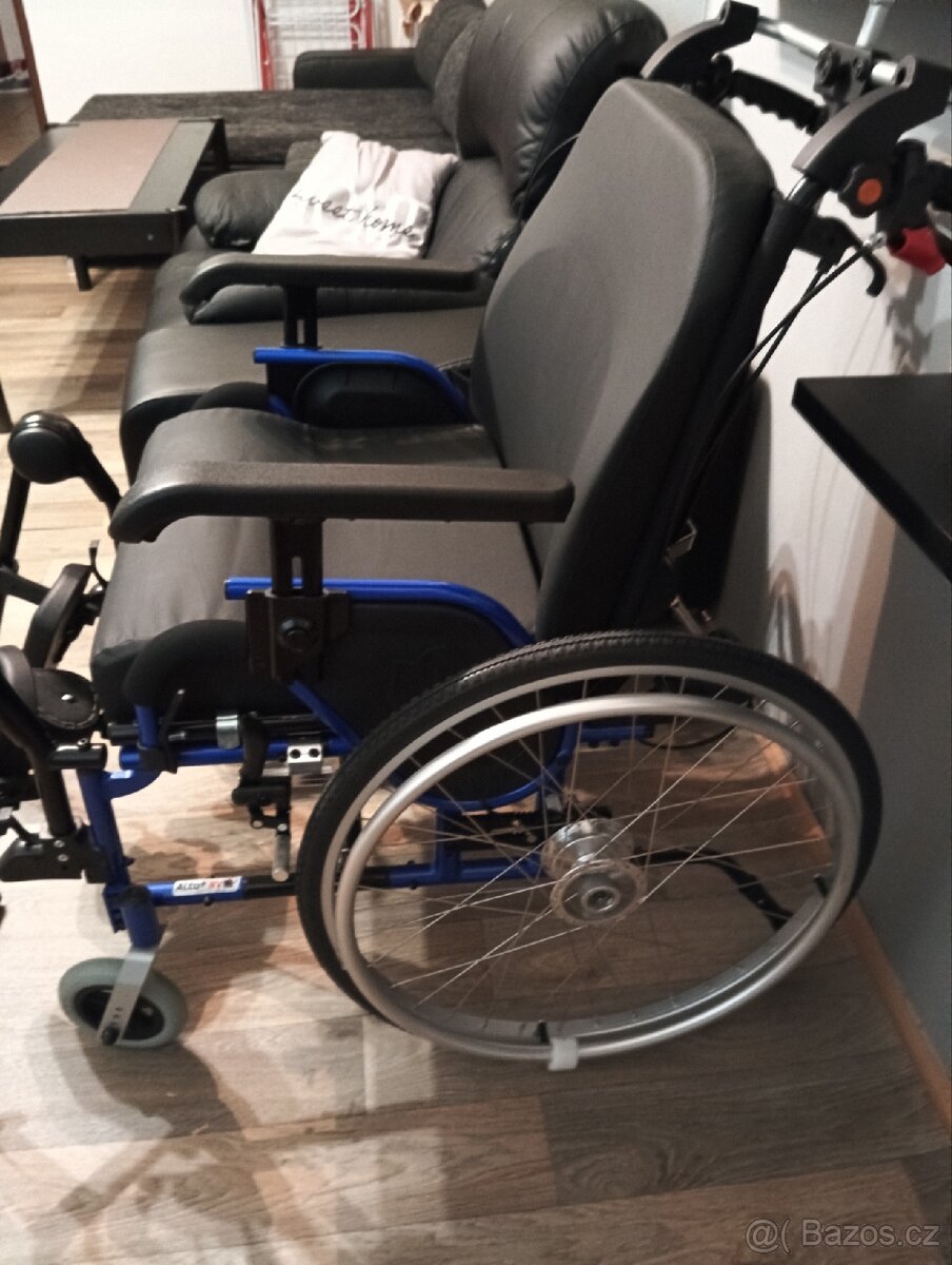 Polohovací invalidní vozík - 3