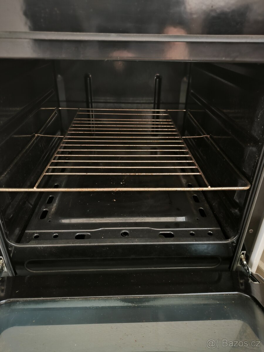 Plynový sporák s plynovou troubou MORA - 3