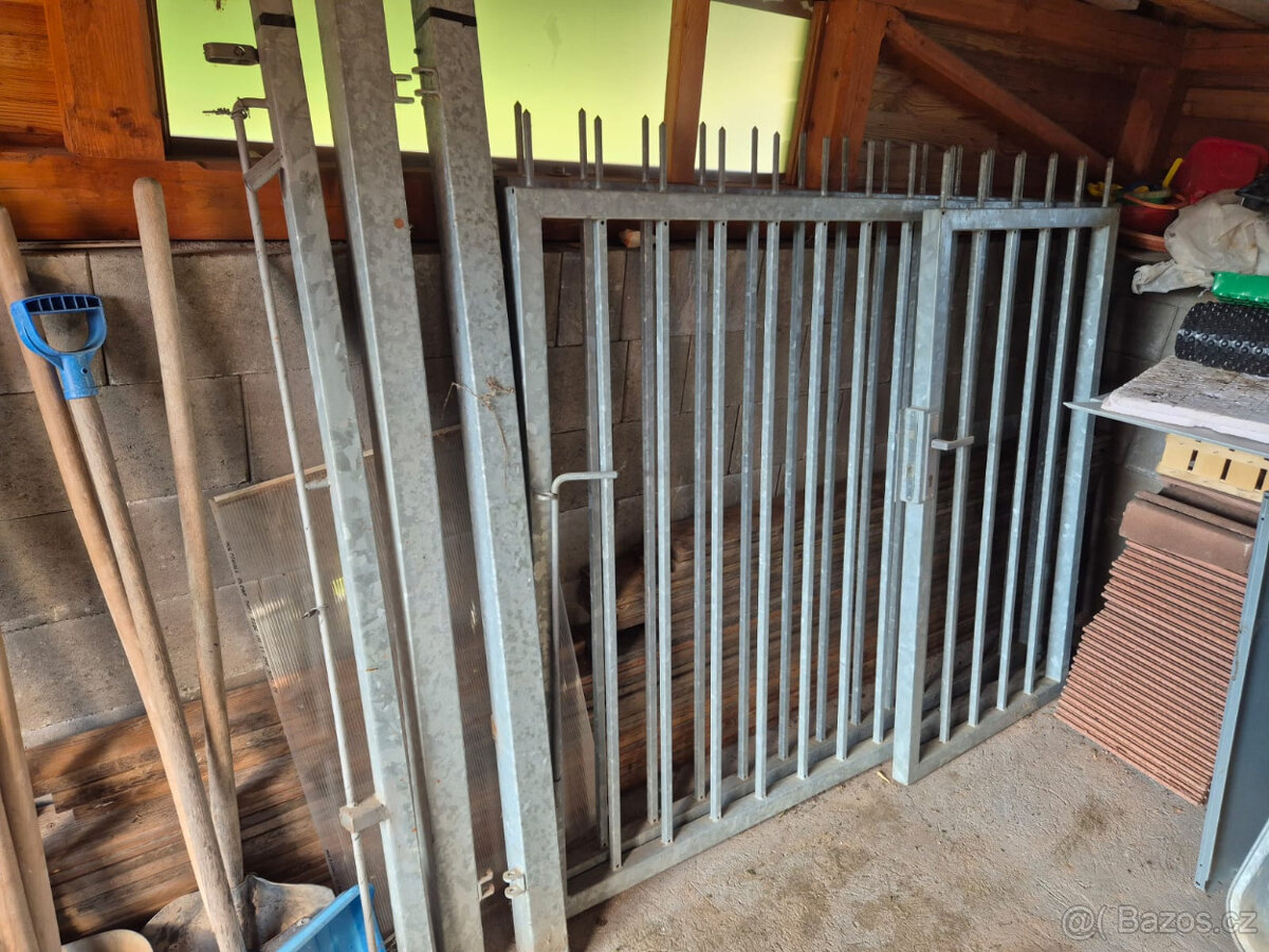 Dvoukřídlá pozinkovaná brána 4m x 1,6m + malá branka - 3