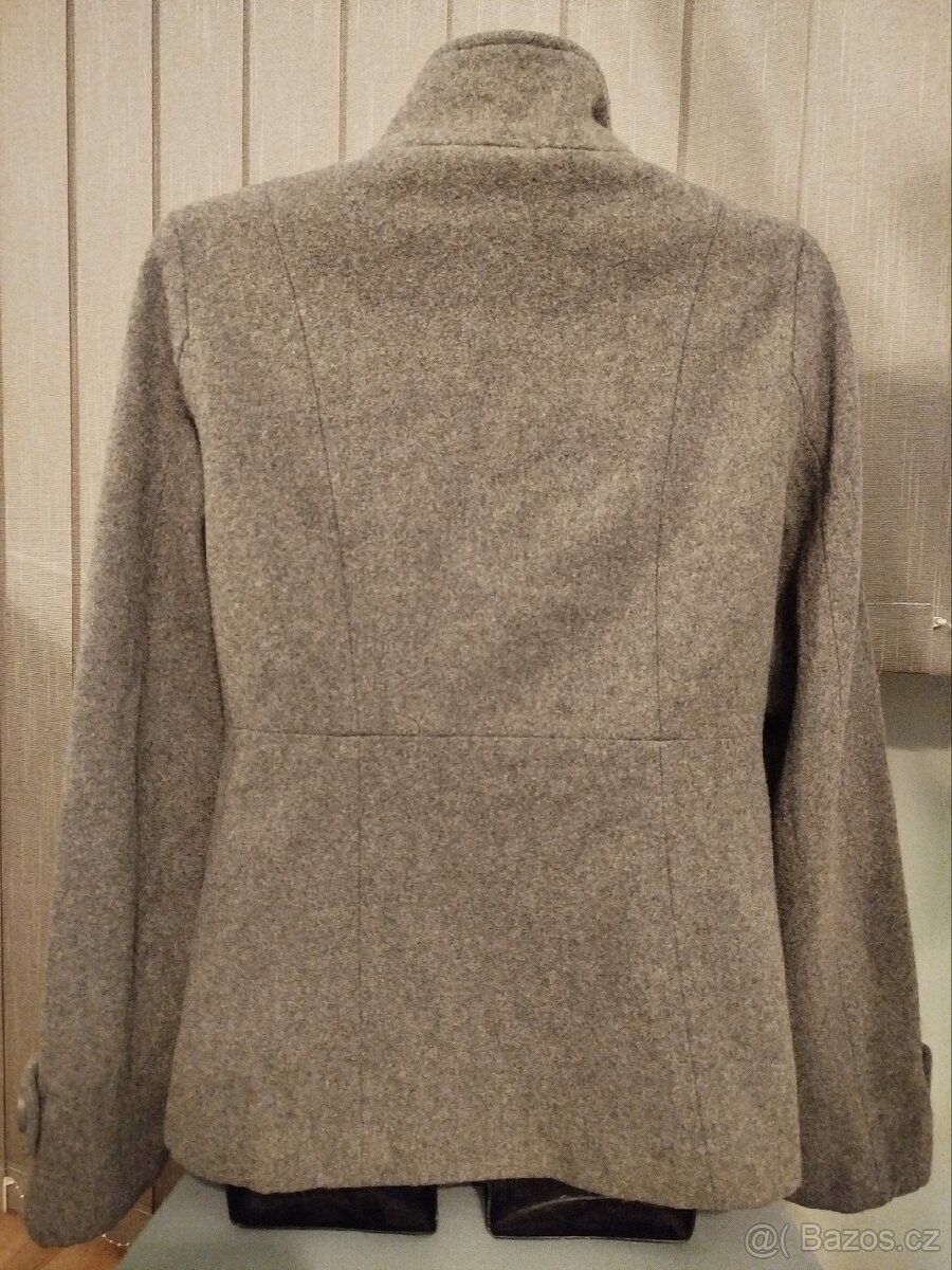 Šedý vlněný krátký dámský kabát - 3