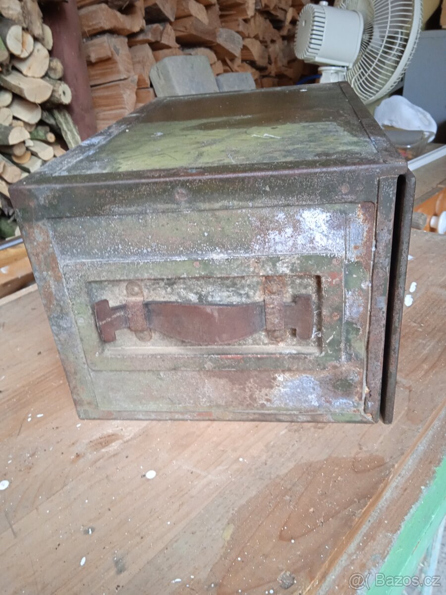 Vojenská kovová bedna - 3