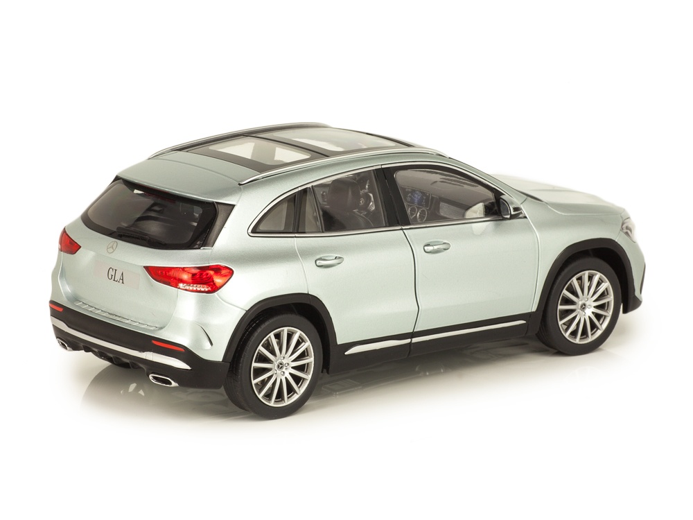 Mercedes Benz GLA 1:18 - 3