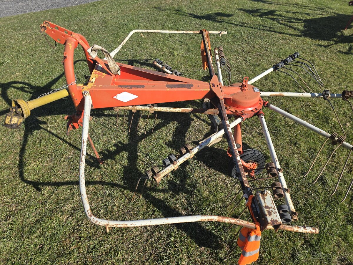 Shrnovač sena Kuhn GA 280 nesený - 3