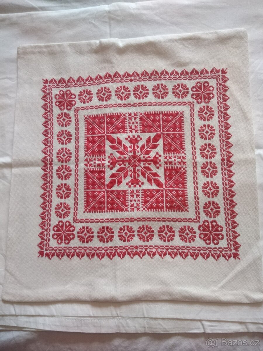 Vyšívané povlaky na polštářek 3 ks - 3