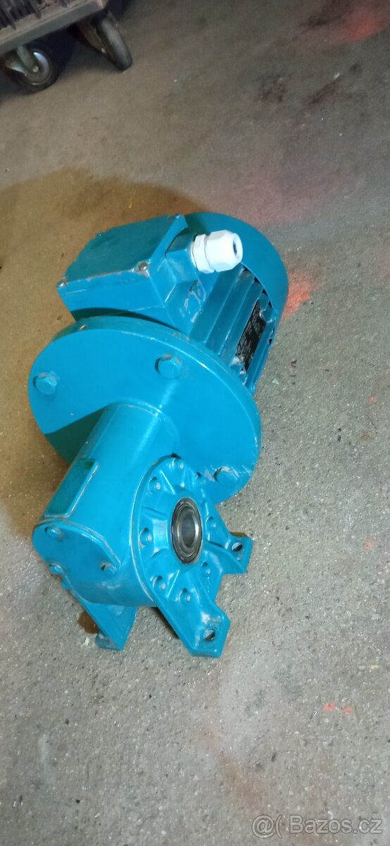 Elektromotor s převodovkou - 3