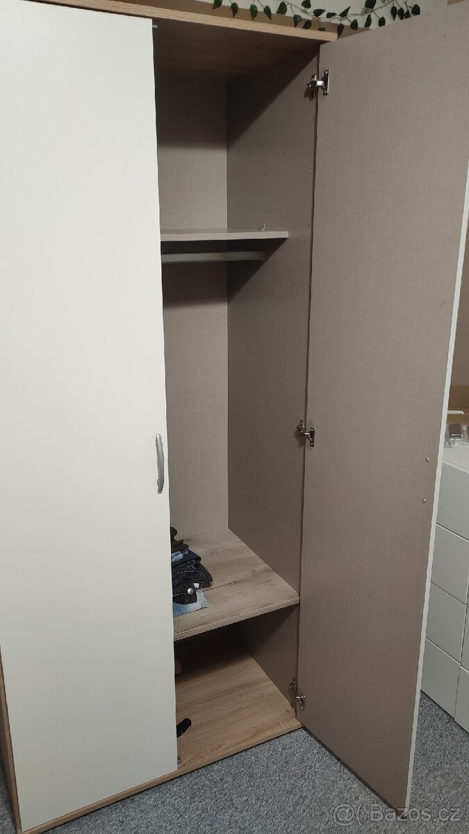 Prodám šatní skříně, 2 kusy - 3