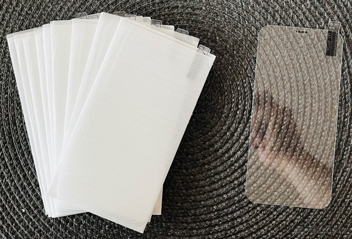 Skla a kryty na Iphone 12,13 - 3