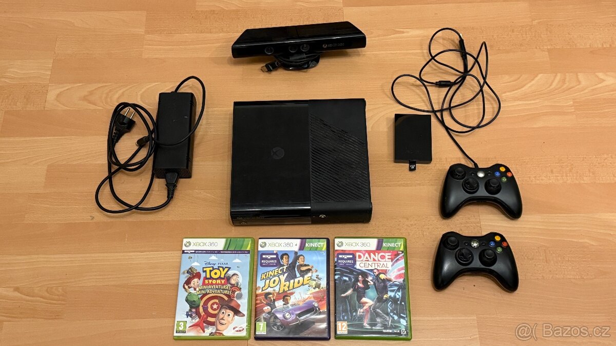 herní set Xbox 360 s Kinectem a 2 ovladači - 3