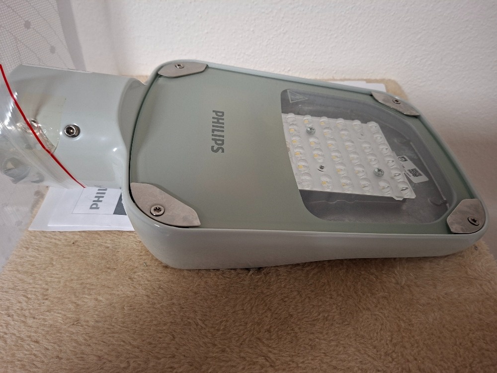 POULIČNÍ LED OSVĚTLENÍ PHILIPS CORELINE MALAGA - 3