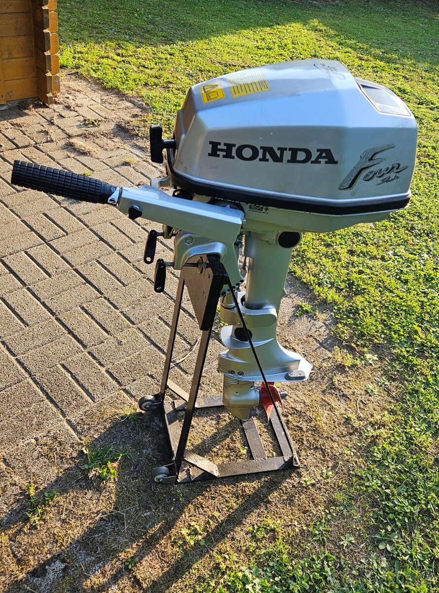 Lodní motor (4-takt, 3,7kW) - 3