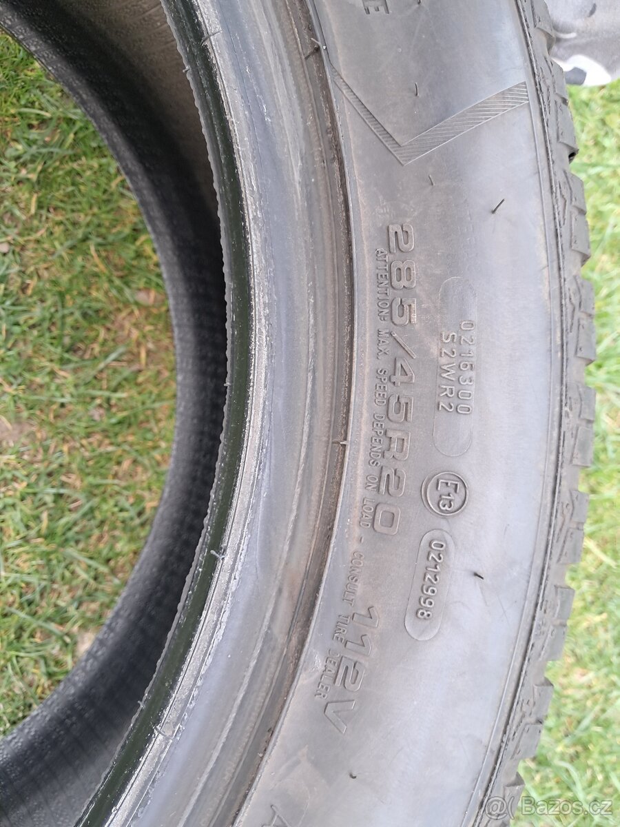 Pneu 285/45r20 - 3
