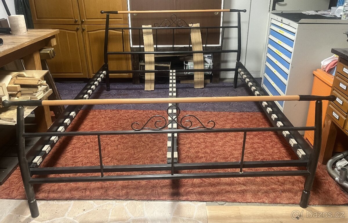 Kovová postel - 3