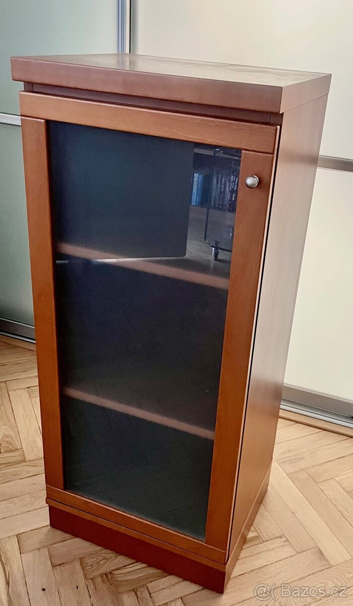 Komoda-vitrína mořená na třešeň - bytelná - 3