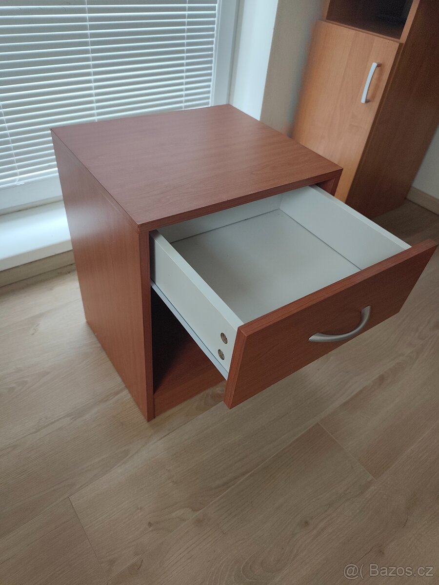 Noční stolek - 3
