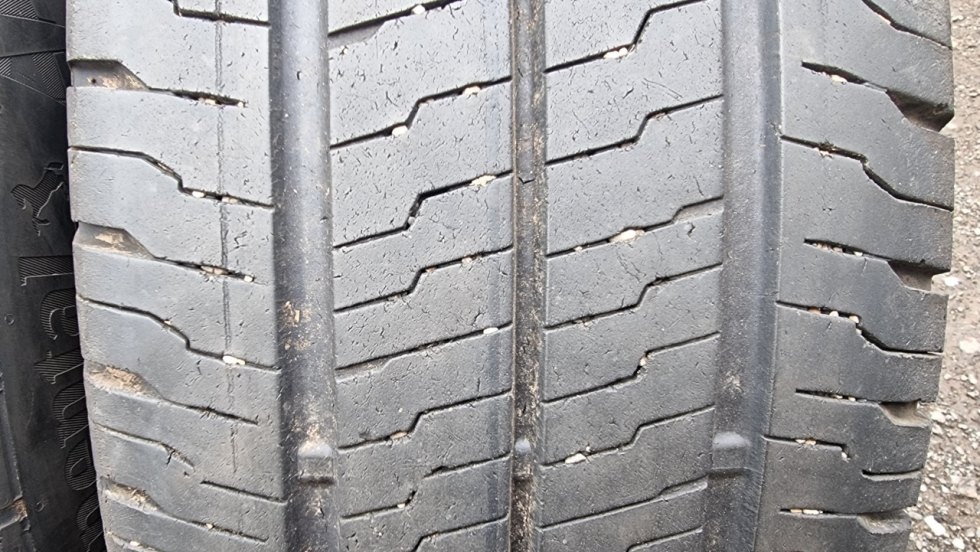 Letní pneu 235/65/16c Continental - 3