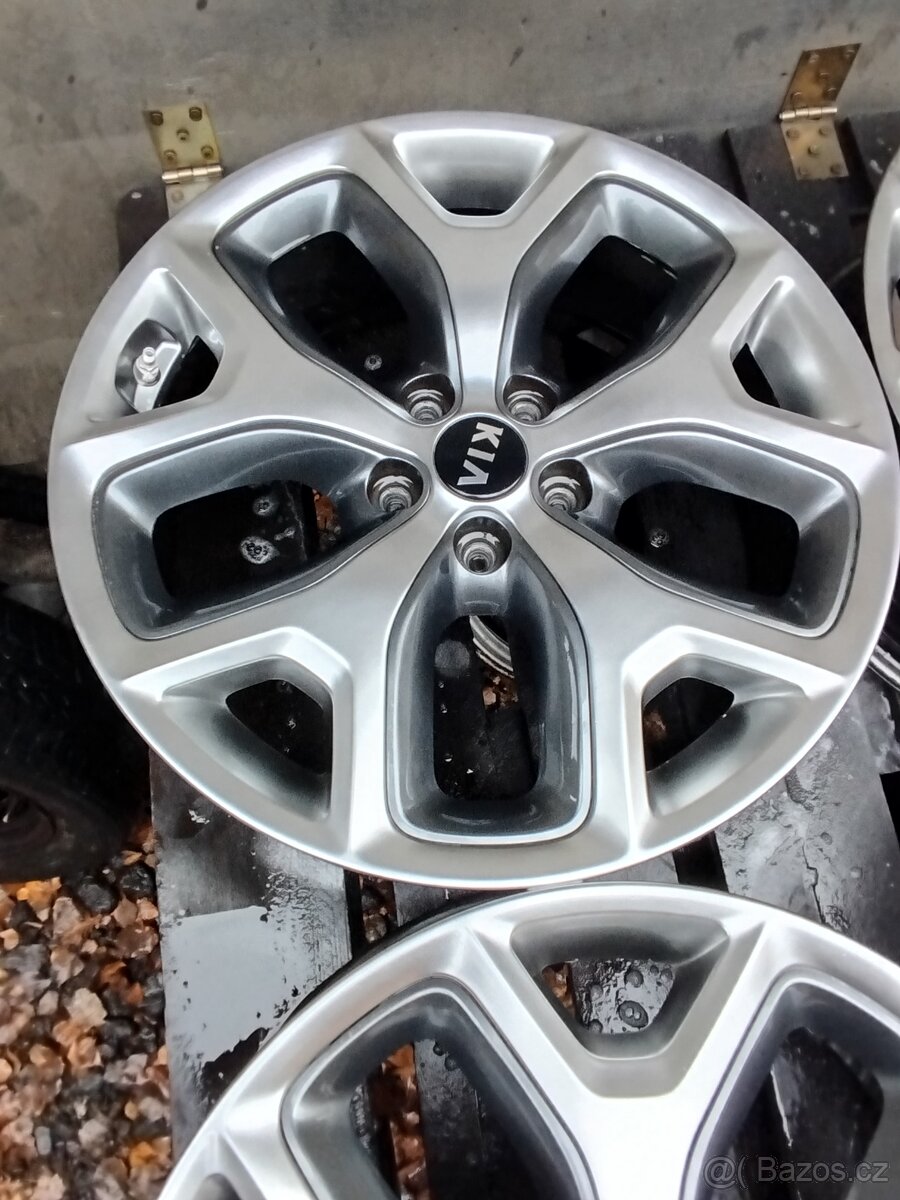 ALU KIA 5x114,3 R19 ET-49,5 7, 5J střed 67mm - 3