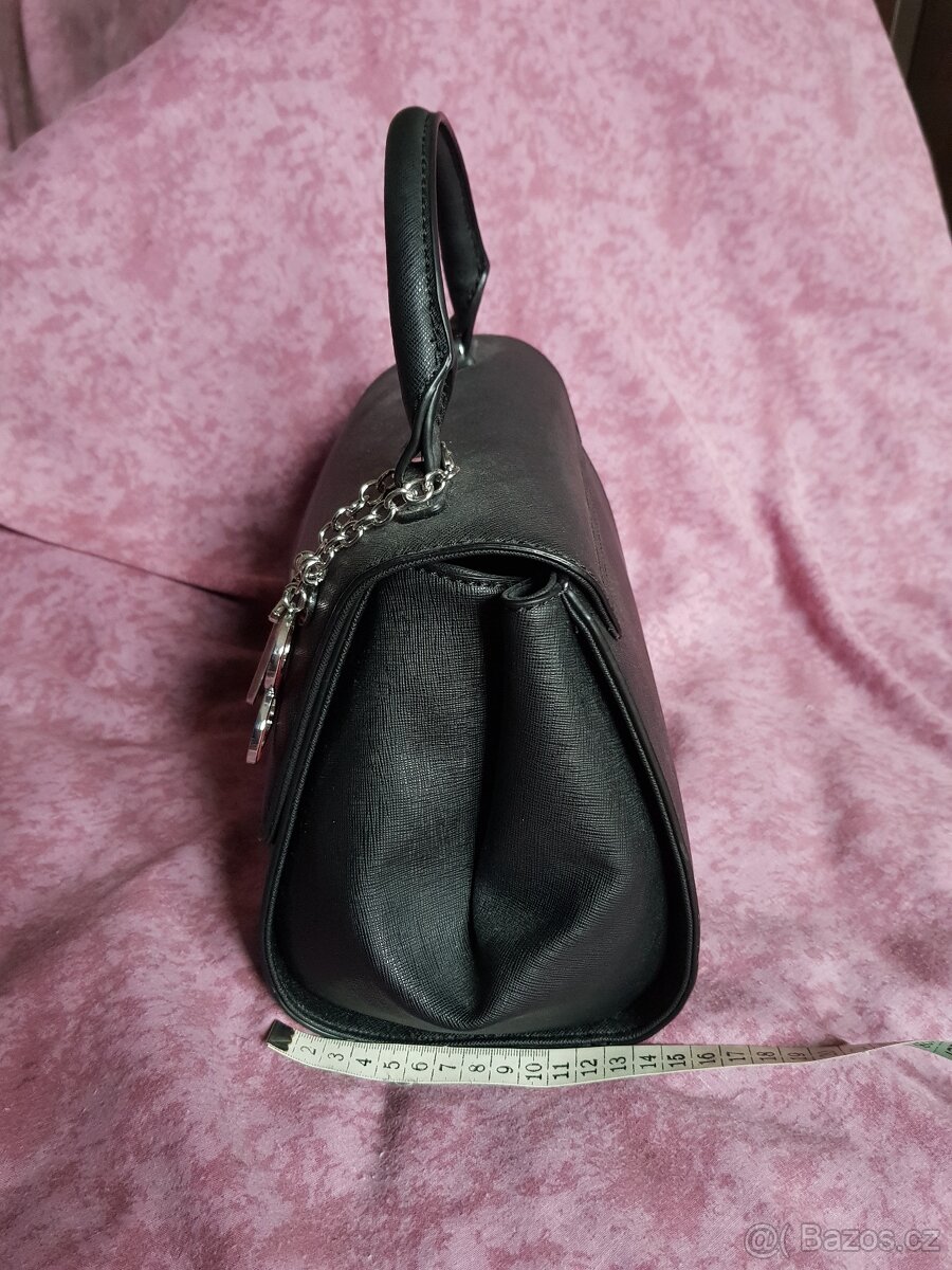 Guess černá kabelka-kufřík 15x25x21cm - 3