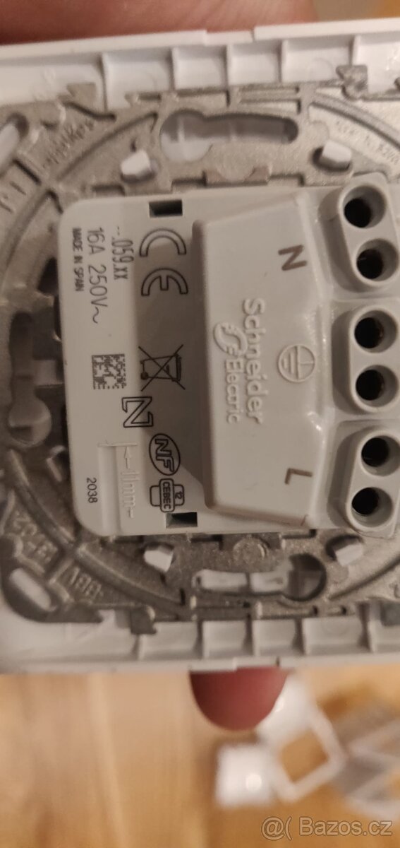 Schneider - zásuvky a vypínače - 3