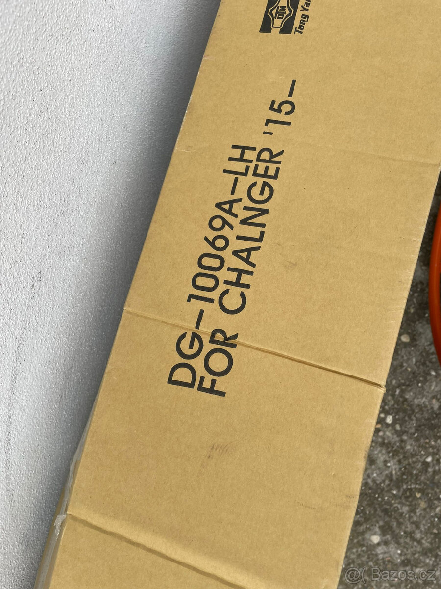 Dodge Challenger 2015+ Levý přední blatník, nový. - 3