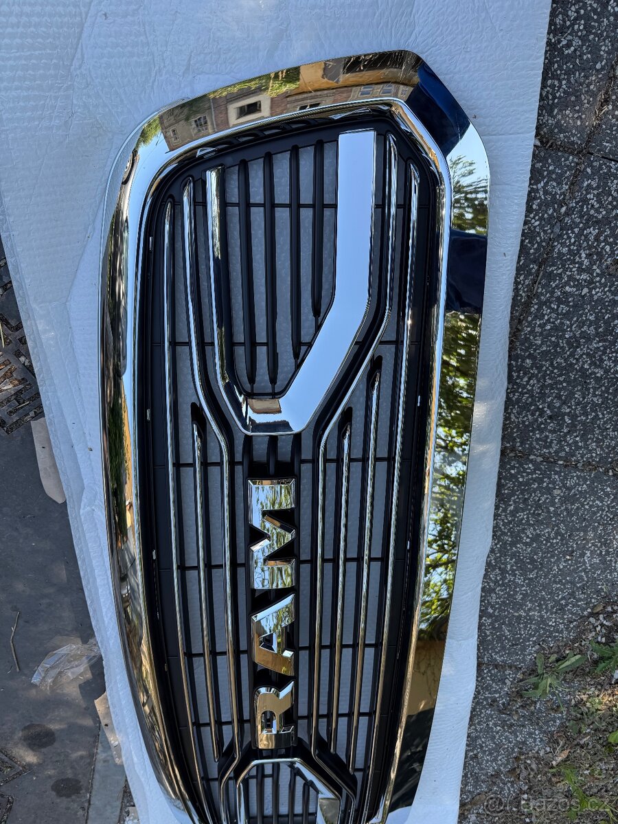 Maska přední grill na Dodge Ram 4 generace - 3