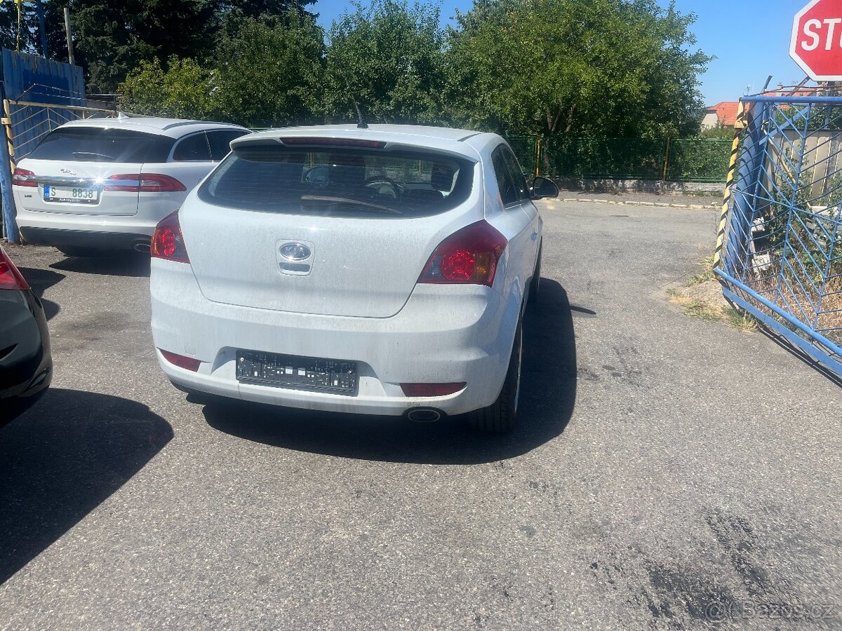 KIA PROCEED 1.6 CRDi Kupé - 3