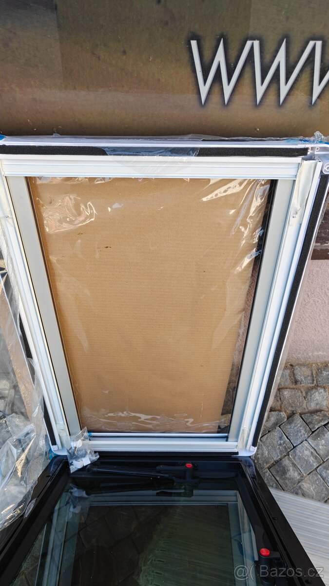Boční okno na karavan 75x50 nové - 3