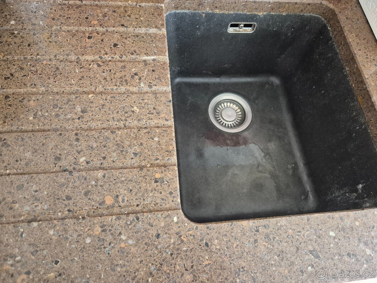 Kuchyně včetně spotřebičů a desky Technistone - 3