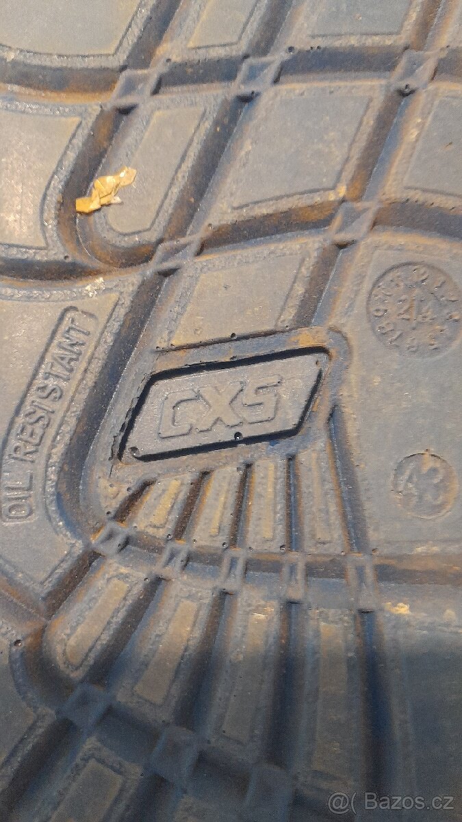 PRACOVNÍ OBUV 43 - 3