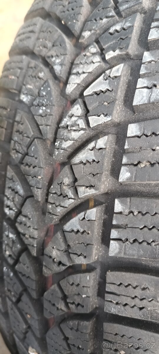 Prodám zimní pneu r13 - 3